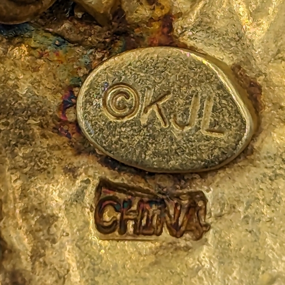 KENNETH JAY LANE (Signed) Matte Gold Gingko Leaf Choker Necklace, 18 inches - Picture 10 of 11